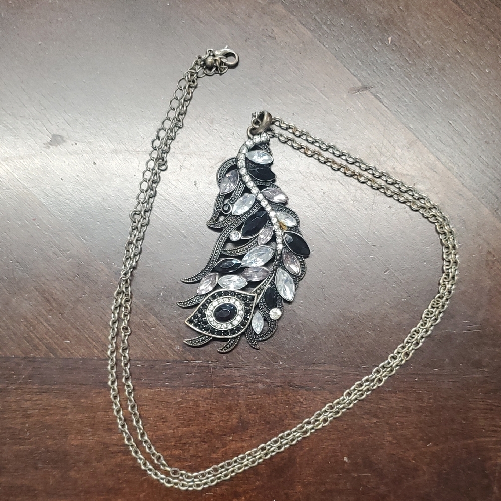 Elegant Silver and Black Leaf Pendant Necklace